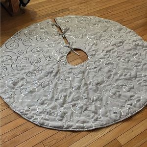 Christmas tree skirt